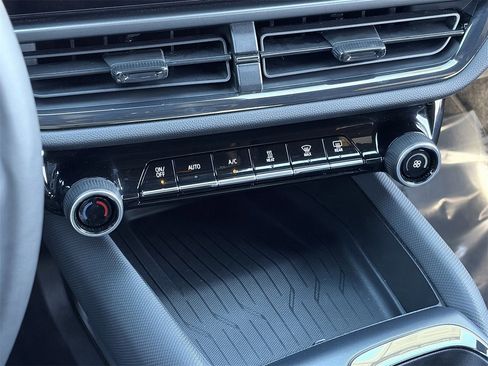 Used 2024 Chevrolet Equinox EV RS image 30