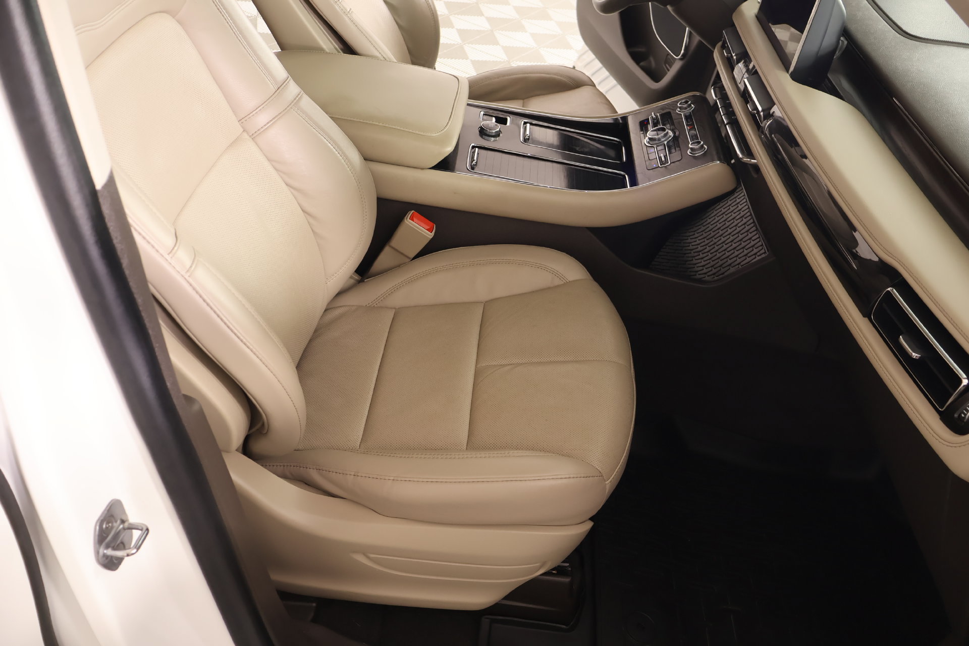 Certified 2024 Lincoln Aviator Reserve w/ Elements Package Plus AWD/4WD image 15