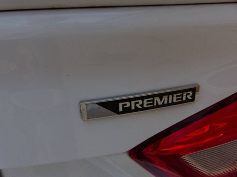 Used 2018 Chevrolet Cruze Premier FWD image 9
