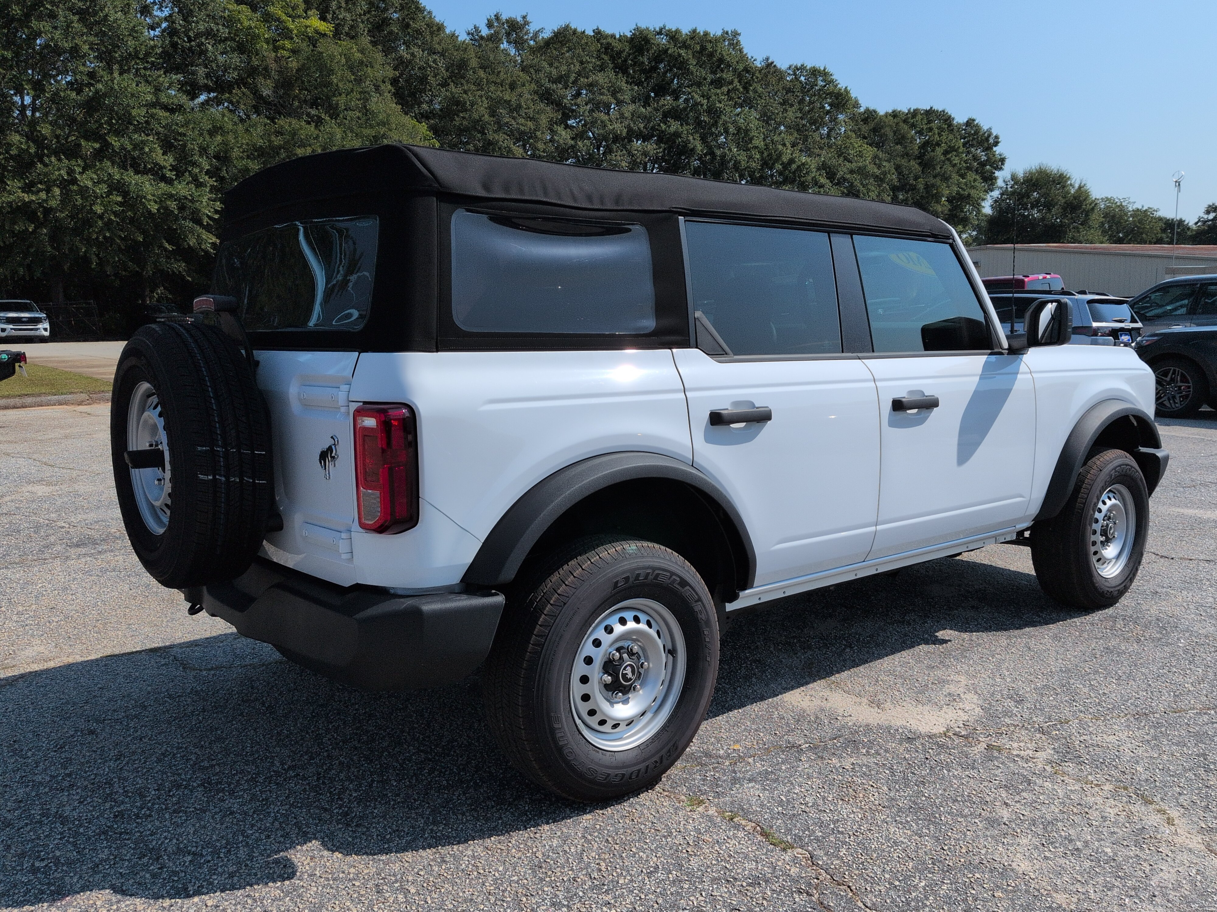 Used 2025 Ford Bronco 4-Door AWD/4WD image 3