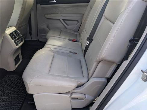 Used 2022 Volkswagen Atlas SE w/ Black Wheel Package image 17