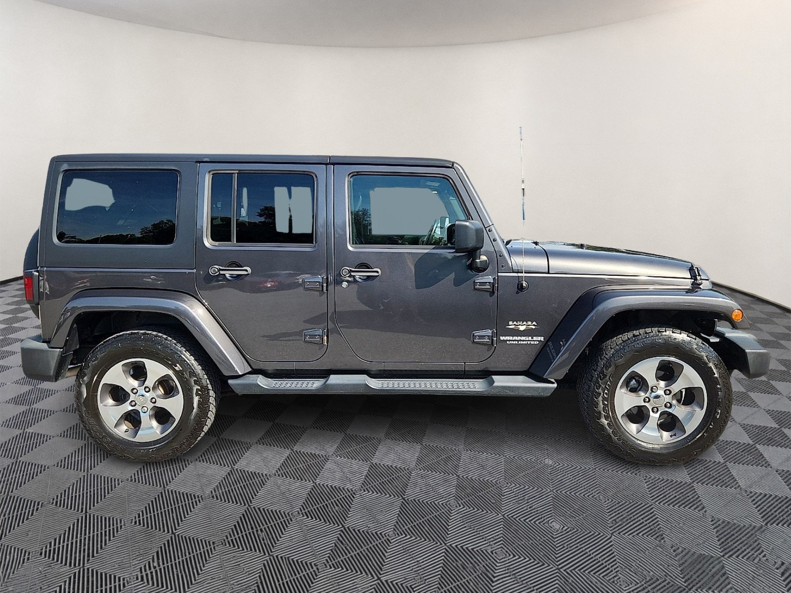Used 2017 Jeep Wrangler Unlimited Sahara w/ Connectivity Group AWD/4WD image 7
