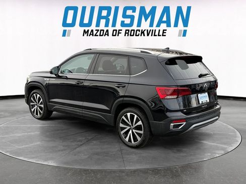 Used 2022 Volkswagen Taos SE image 4