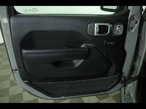 Used 2021 Jeep Wrangler Unlimited Islander image 19