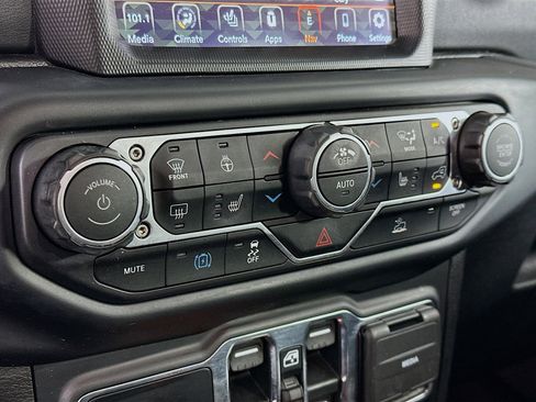 Used 2022 Jeep Wrangler Sahara w/ Cold Weather Group image 24