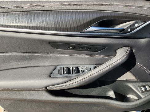 Used 2021 BMW M550i xDrive w/ Premium Package image 30