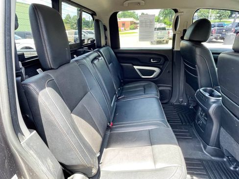 Used 2018 Nissan Titan SL w/ Chrome Package AWD/4WD image 14