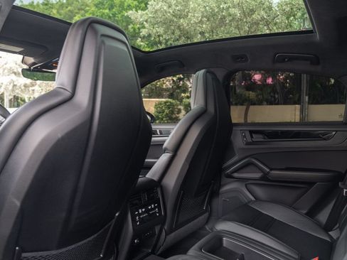 Used 2025 Porsche Cayenne GTS AWD/4WD image 19