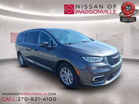 Used 2023 Chrysler Pacifica Touring-L FWD image 1