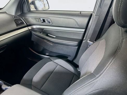 Used 2018 Ford Explorer XLT w/ Equipment Group 201A AWD/4WD image 27