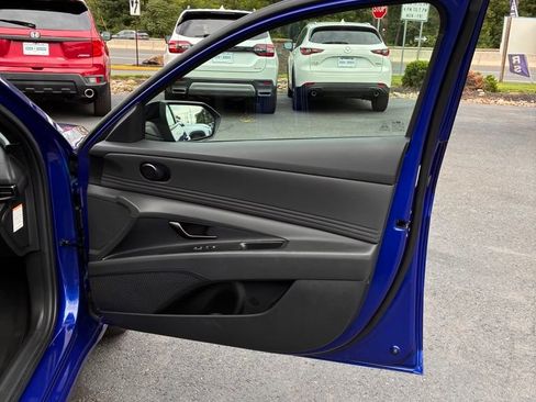 Used 2025 Hyundai Elantra SEL FWD image 19