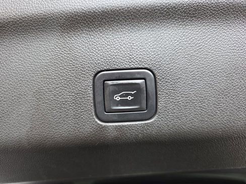 Used 2022 Chevrolet Tahoe LT w/ Luxury Package image 15