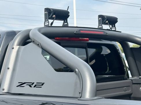 Used 2020 Chevrolet Colorado ZR2 w/ ZR2 Midnight Special Edition image 19