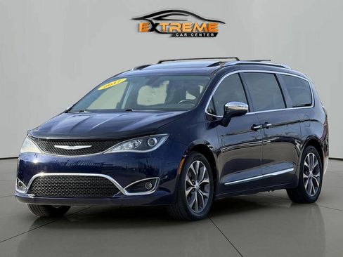 Used 2017 Chrysler Pacifica Limited w/ Tire & Wheel Group image 1