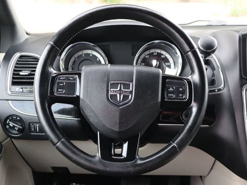 Used 2020 Dodge Grand Caravan SXT FWD image 17