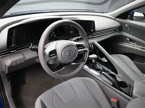 Used 2023 Hyundai Elantra SEL image 18