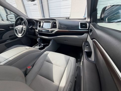 Used 2016 Toyota Highlander Limited Platinum image 17