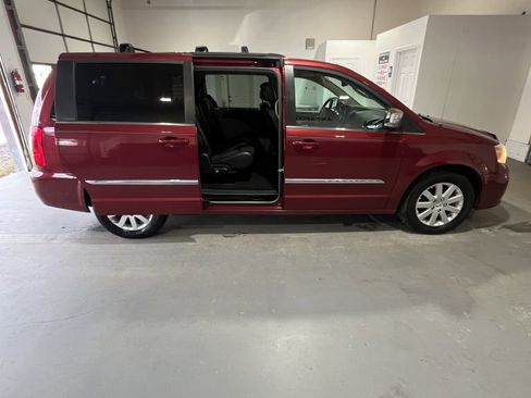 Used 2012 Chrysler Town & Country Touring-L w/ Entertainment Group #2 image 3