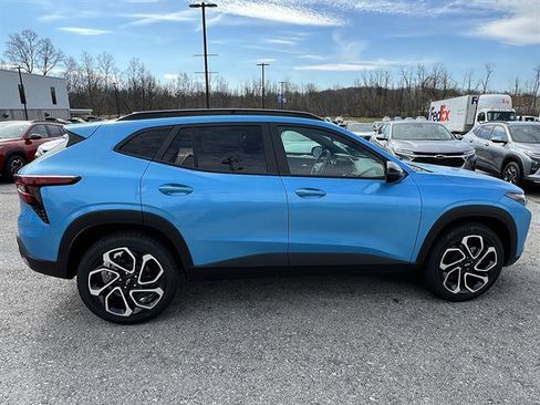 New 2026 Chevrolet Trax RS w/ Sunroof Package FWD image 7