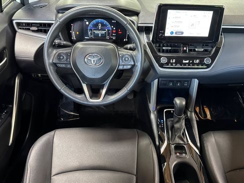Used 2023 Toyota Corolla Cross XLE w/ Convenience Package FWD image 31