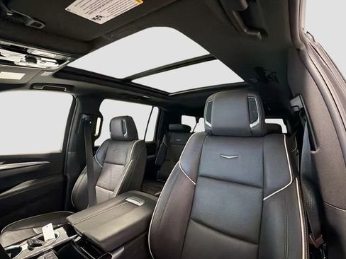 Certified 2025 Cadillac Escalade ESV Premium Luxury image 21