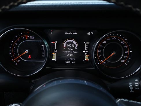 Used 2022 Jeep Wrangler Unlimited Sahara w/ Cold Weather Group AWD/4WD image 14