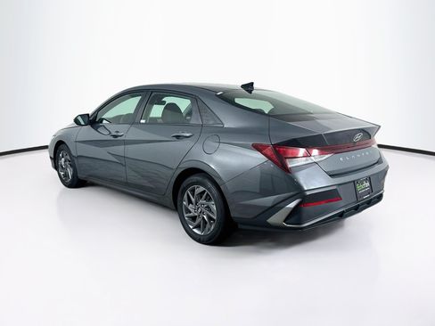 Used 2024 Hyundai Elantra SEL FWD image 5