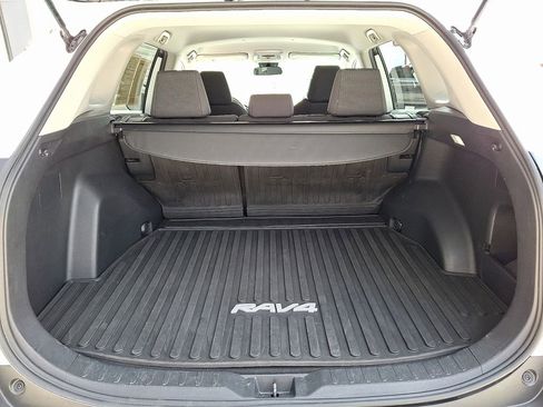 Used 2022 Toyota RAV4 LE AWD/4WD image 28