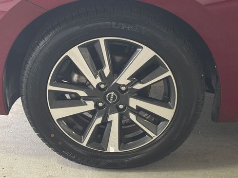 Used 2025 Nissan Versa SV image 33