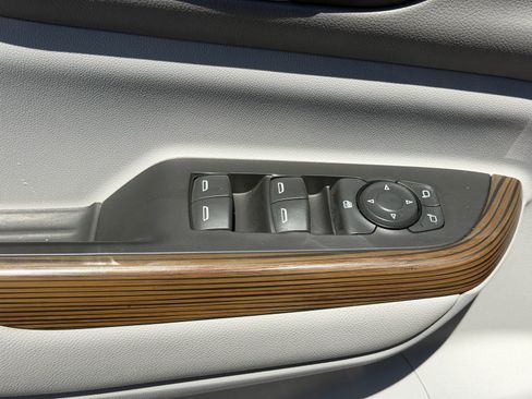 Used 2019 GMC Acadia SLE FWD image 17