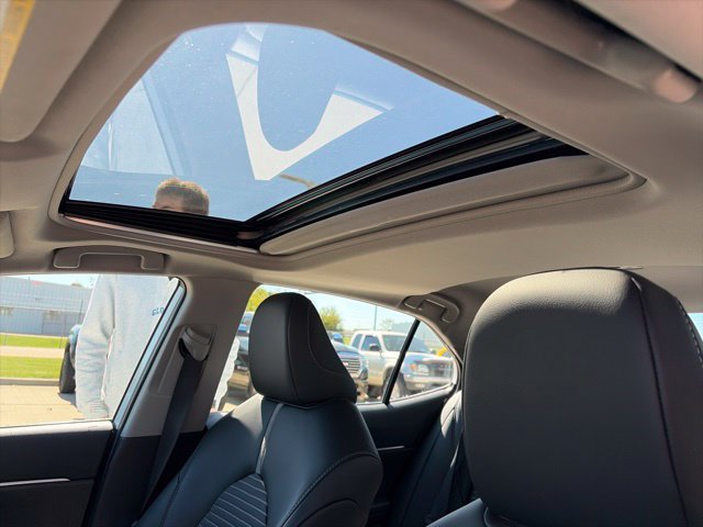 Used 2023 Toyota Camry SE FWD image 9