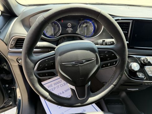 Used 2025 Chrysler Pacifica Select FWD image 22