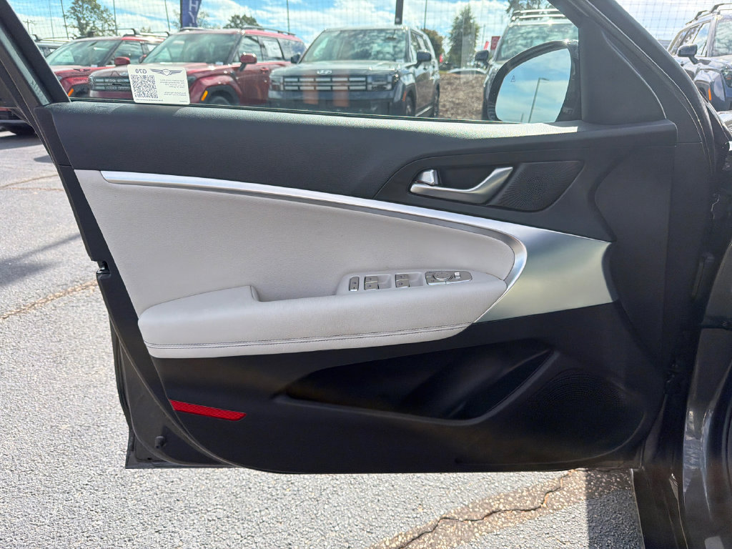 Used 2025 Genesis G70 2.5T RWD image 10