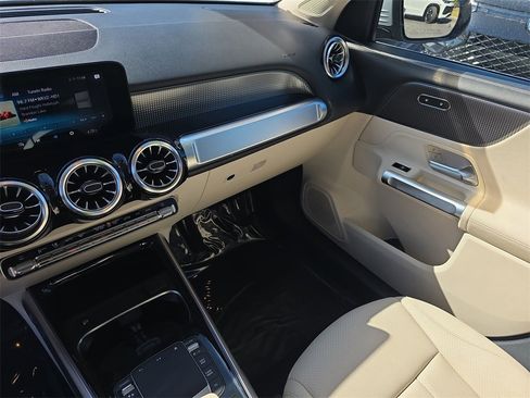 Used 2022 Mercedes-Benz GLB 250 image 30