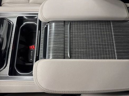 Used 2023 Jeep Wagoneer L Series II image 53