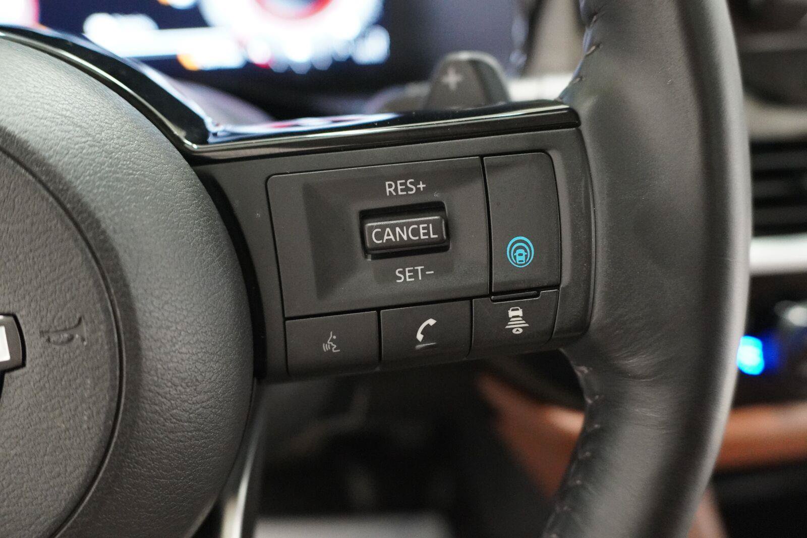 Used 2024 Nissan Pathfinder Platinum w/ Cargo Package FWD image 12