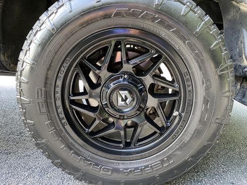Used 2019 Nissan Titan SV w/ SV Convenience Package AWD/4WD image 42