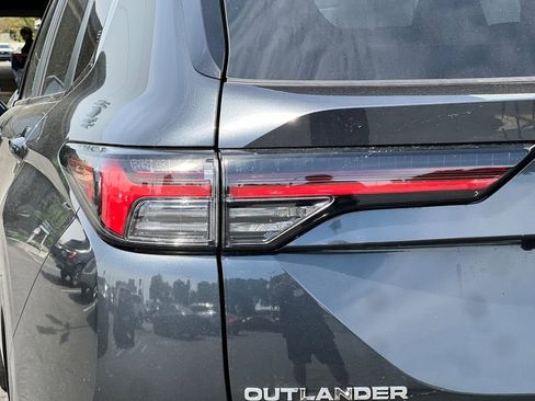 New 2026 Mitsubishi Outlander SE FWD image 27