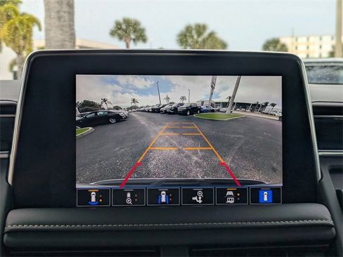 Used 2024 GMC Yukon SLT w/ SLT Luxury Package image 24