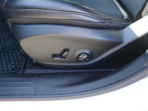 Used 2019 Jeep Cherokee Latitude Plus image 16