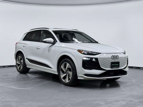 Used 2025 Audi Q6 e-tron Premium Plus w/ Premium Plus AWD/4WD image 4