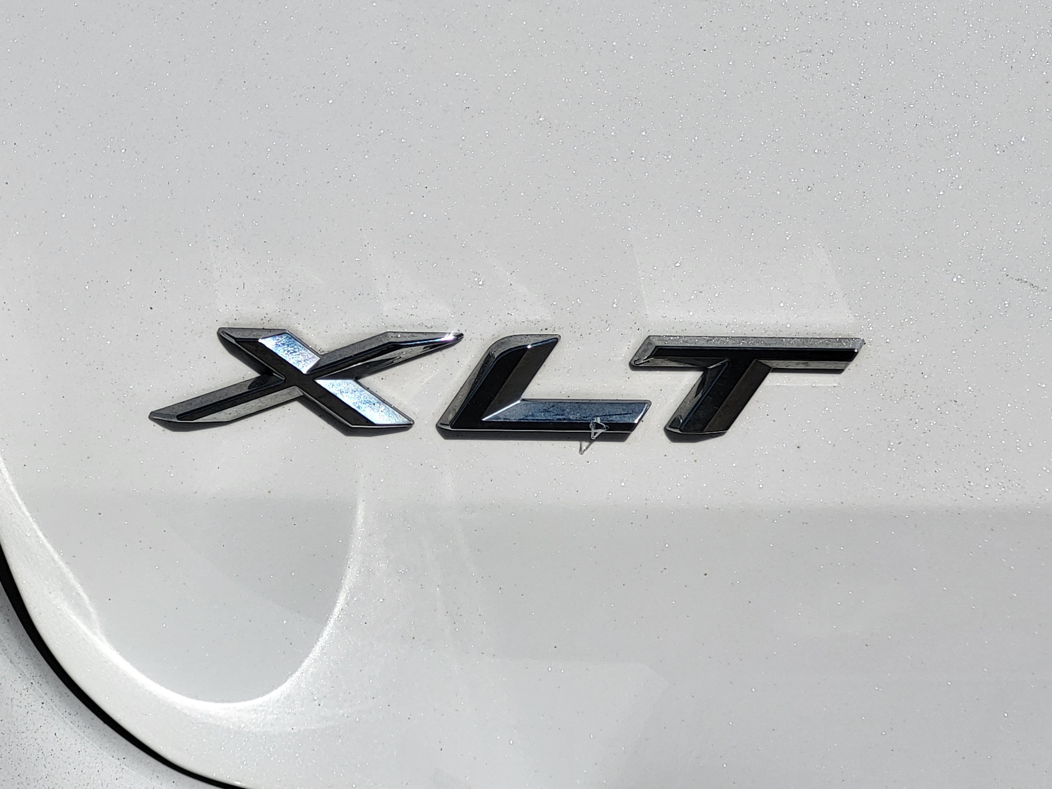 Used 2024 Ford Explorer XLT w/ Equipment Group 202A AWD/4WD image 12