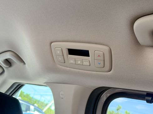 Used 2024 Kia Carnival EX FWD image 39