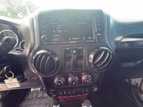 Used 2018 Jeep Wrangler Rubicon image 16