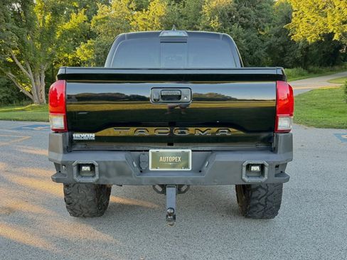 Used 2017 Toyota Tacoma TRD Off-Road w/ Tow Package (A/T) AWD/4WD image 14