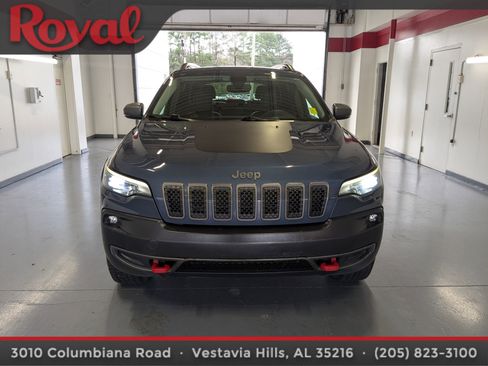 Used 2019 Jeep Cherokee Trailhawk image 6