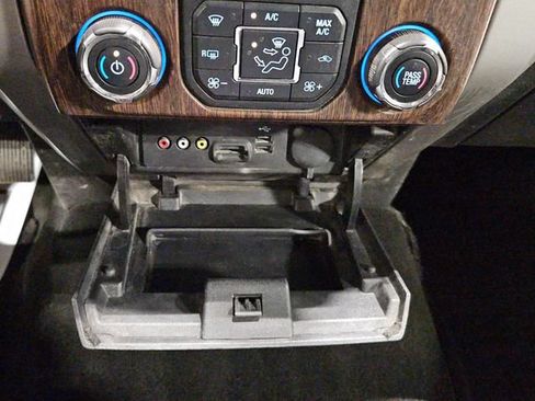 Used 2013 Ford F150 Lariat w/ Mid Equipment Group AWD/4WD image 33