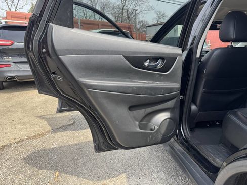 Used 2018 Nissan Rogue SL image 22