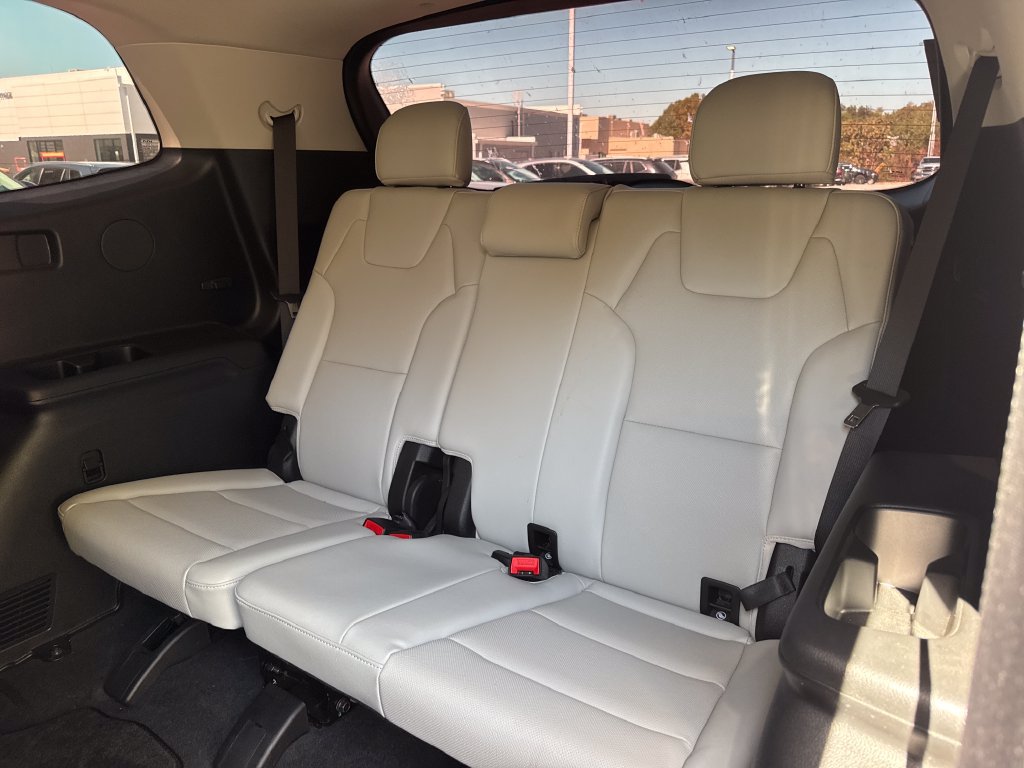 Used 2023 Kia Telluride EX w/ EX Captain's Chair Package FWD image 12