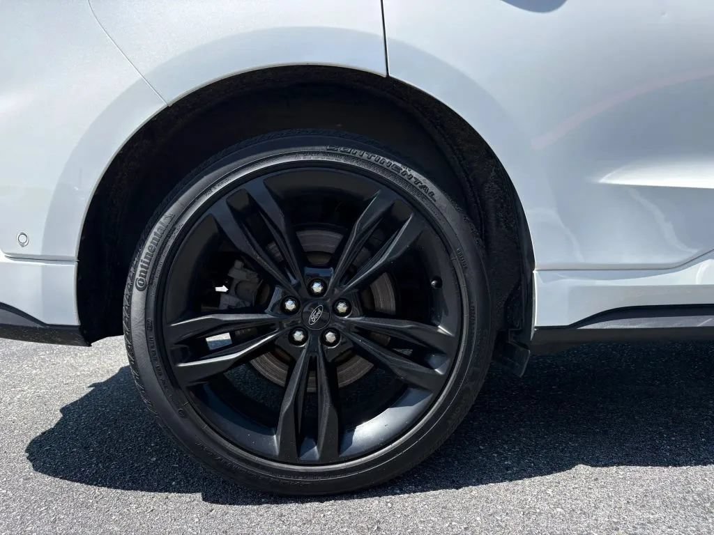 Used 2020 Ford Edge ST w/ Equipment Group 401A AWD/4WD image 32